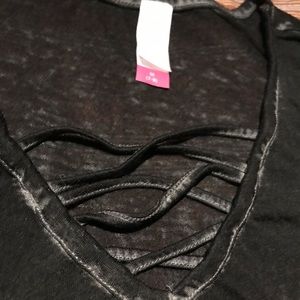 No Boundaries Women’s Casual Top